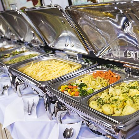그랜드 루비치 우즈드로비스코 우스트카 호텔 외부 사진 A chafing dish buffet