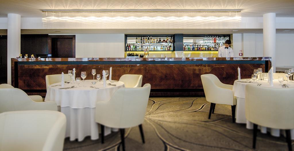 그랜드 루비치 우즈드로비스코 우스트카 호텔 외부 사진 The bar at the restaurant