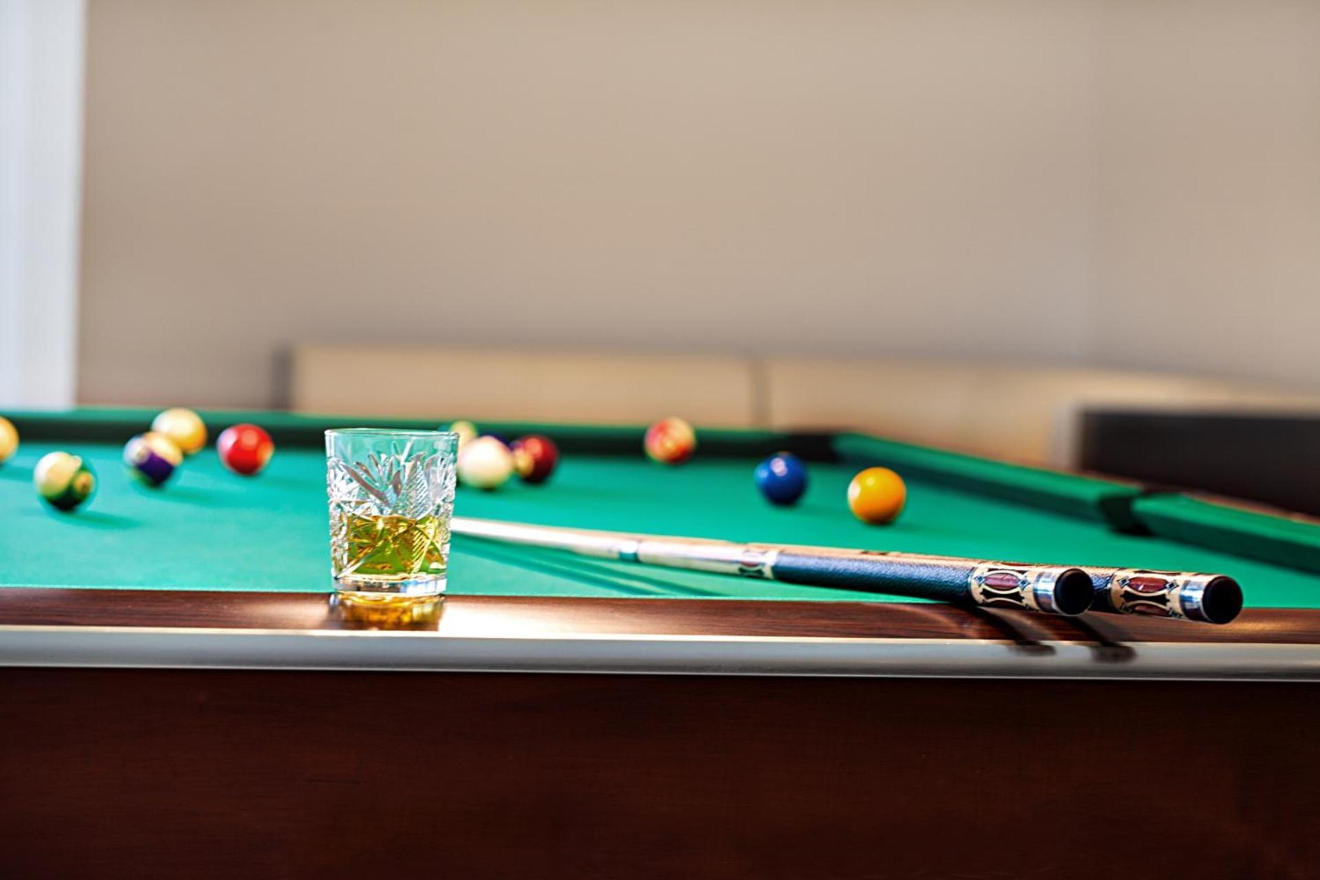그랜드 루비치 우즈드로비스코 우스트카 호텔 외부 사진 Pool table
