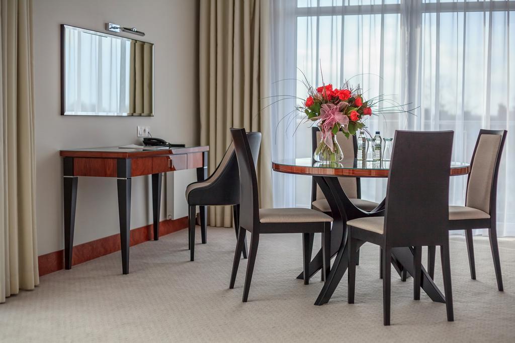 그랜드 루비치 우즈드로비스코 우스트카 호텔 외부 사진 A suite at the Radisson Blu Royal