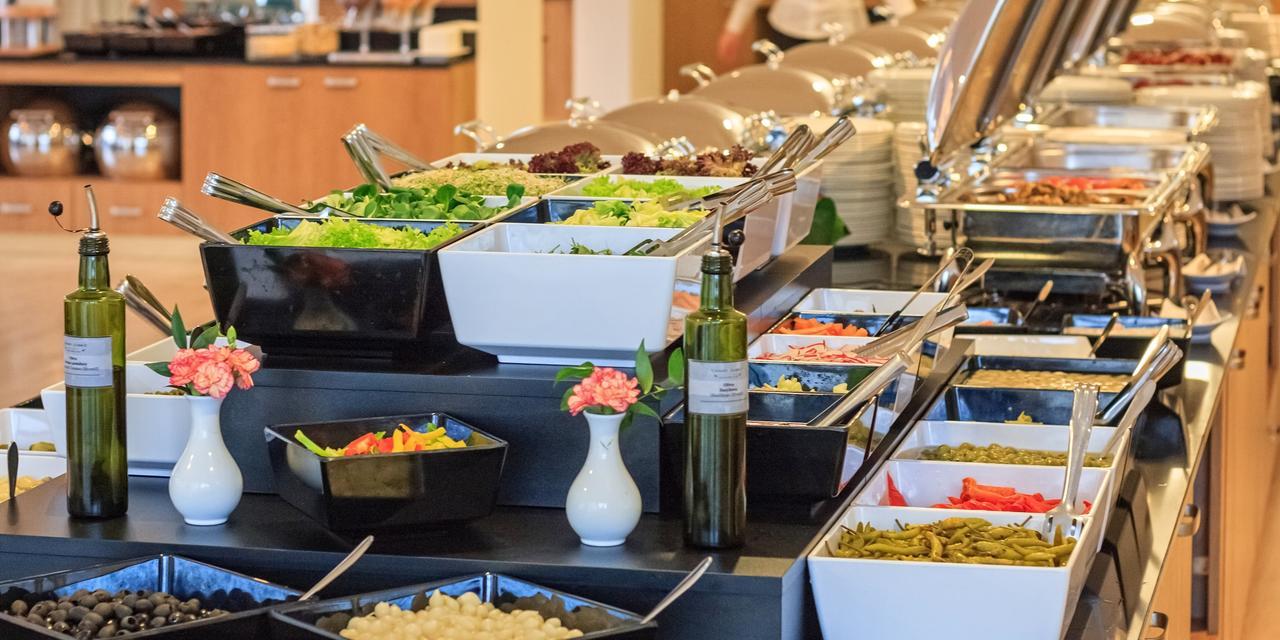 그랜드 루비치 우즈드로비스코 우스트카 호텔 외부 사진 A salad bar