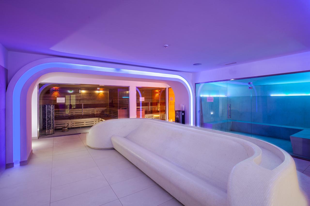 그랜드 루비치 우즈드로비스코 우스트카 호텔 외부 사진 The interior of the hotel