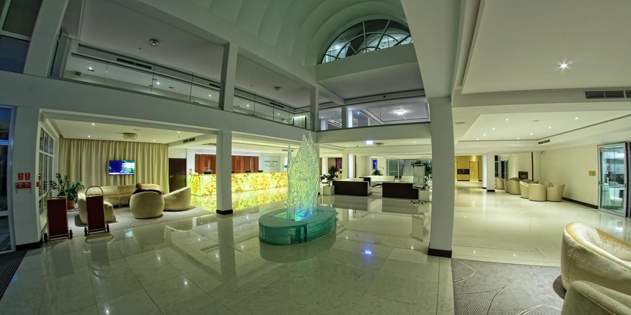 그랜드 루비치 우즈드로비스코 우스트카 호텔 외부 사진 The lobby of the hotel