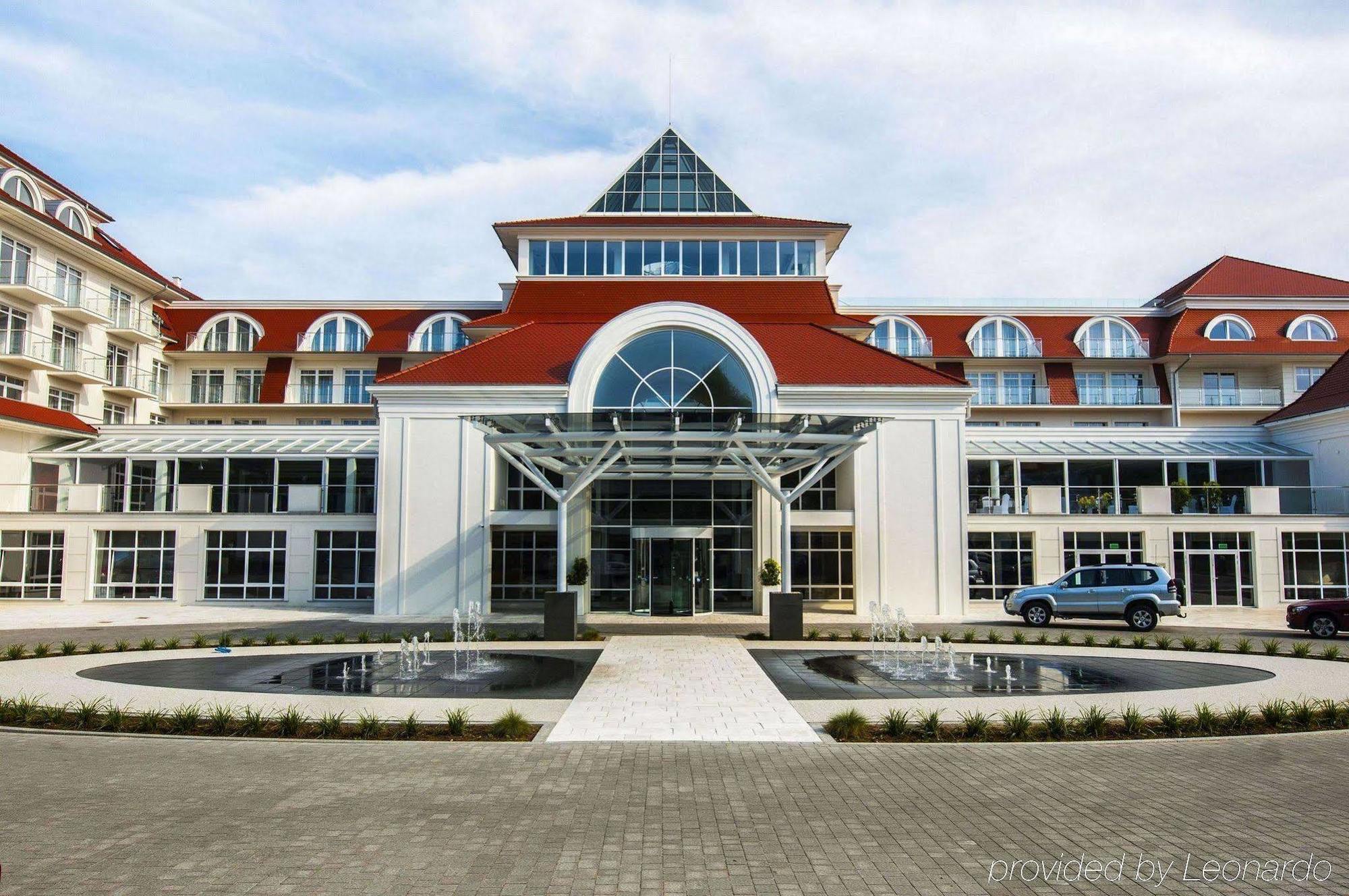 그랜드 루비치 우즈드로비스코 우스트카 호텔 외부 사진 The main building of the university