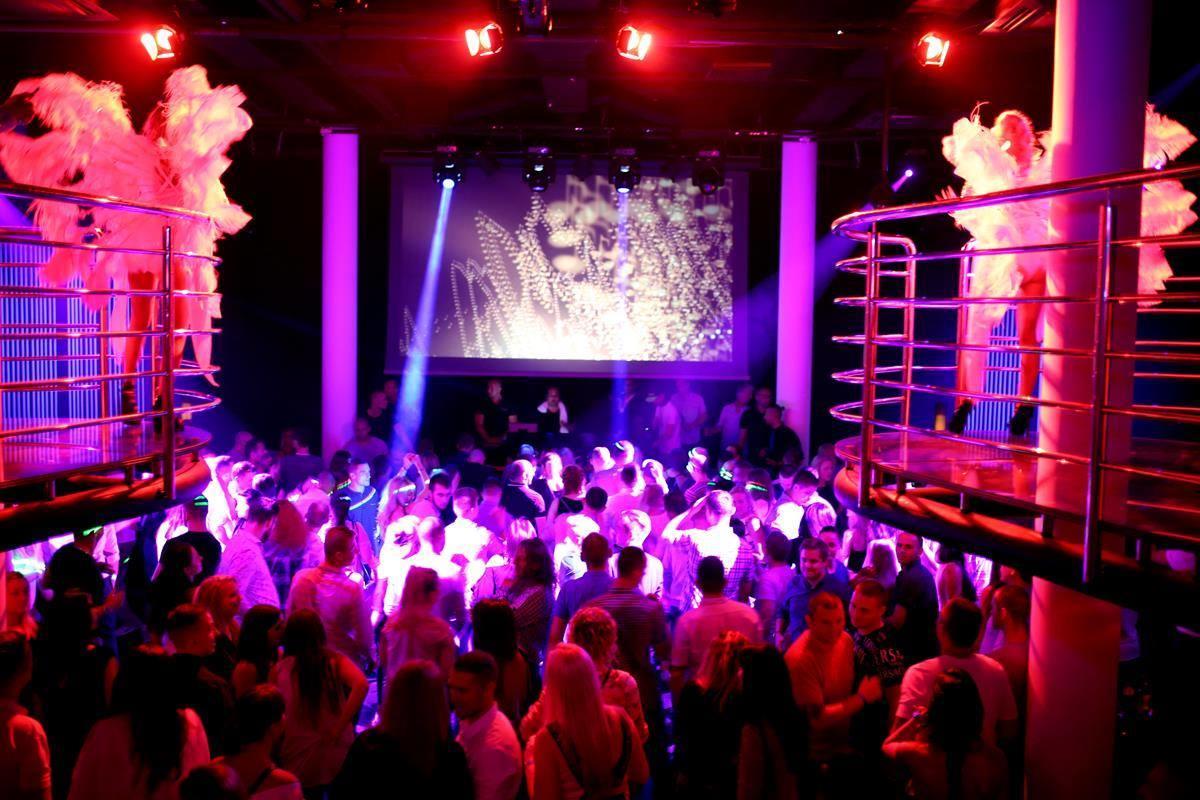 그랜드 루비치 우즈드로비스코 우스트카 호텔 외부 사진 The interior of the nightclub