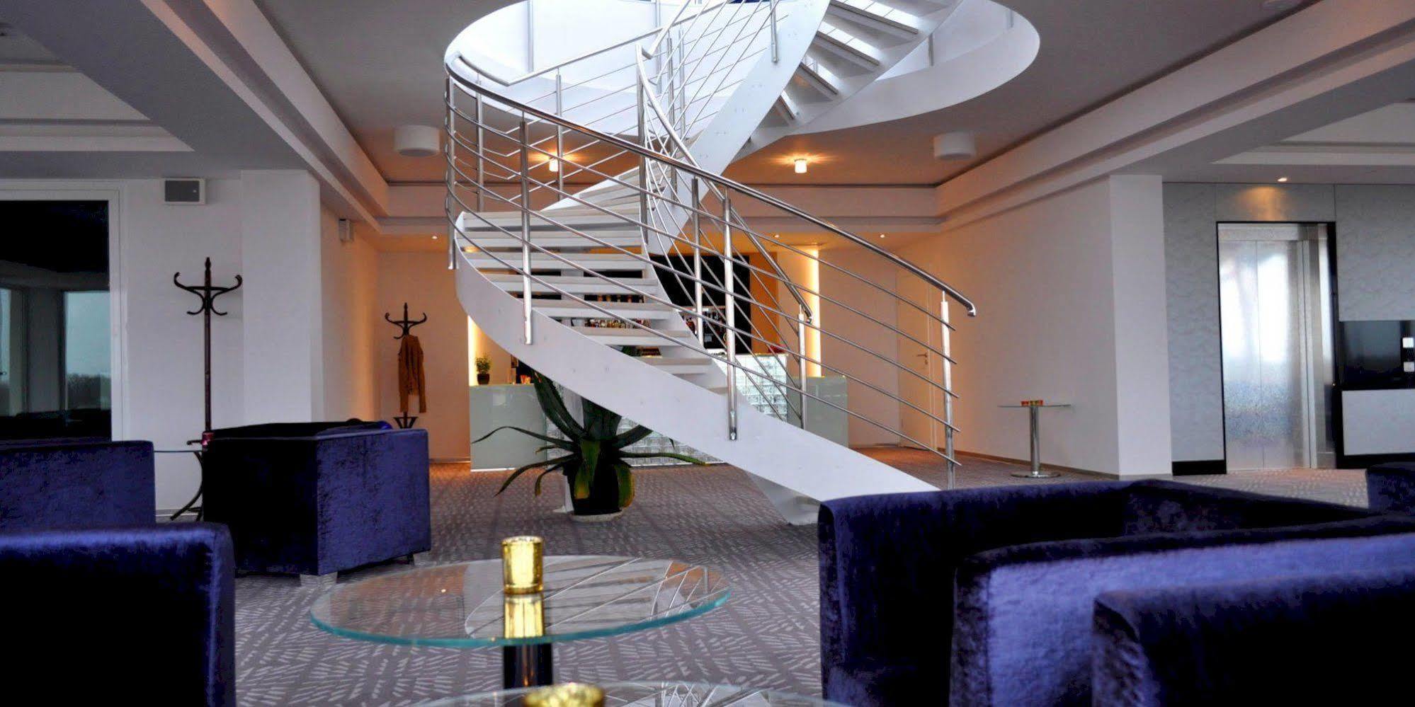 그랜드 루비치 우즈드로비스코 우스트카 호텔 외부 사진 The interior of the hotel